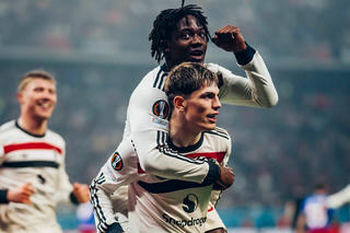 Tài năng trẻ toả sáng, MU vào top 8 Europa League