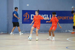 Futsal nữ Việt Nam nghiên cứu đối thủ mạnh Iran