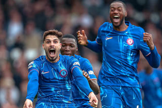 Cuộc đua tranh dự Champions League tại Ngoại hạng Anh rất căng thẳng.
