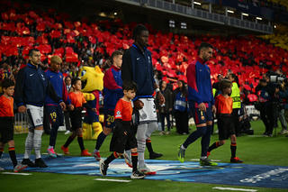 Inter chắc chắn trong khi Barca bay bổng
