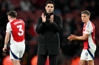 Arsenal dừng chân ở bán kết