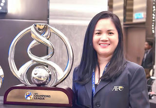 Nữ lãnh đạo VFF Nguyễn Thanh Hà giám sát trận đấu ASEAN All-Stars và MU