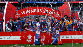 Màn ăn mừng 'ngạo nghễ' của Crystal Palace 
