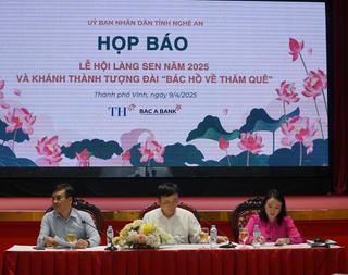 Nghệ An lần đầu bắn pháo hoa tại Làng Sen dịp 19/5