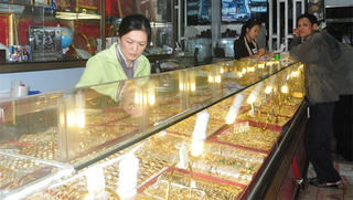 Vàng nữ trang “dởm“: Đã hết thời “tung hoành“