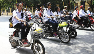 Nhiều ca chấn thương khi điều khiển xe đạp điện