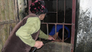 Những chuyện rùng mình ở xóm "ra ngõ gặp người điên"