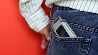 “Alo” bỏ túi quần sẽ ảnh hưởng đến chất lượng “tinh binh“?