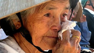 Đừng để bà mẹ Việt Nam anh hùng phải “khóc thầm lặng lẽ“