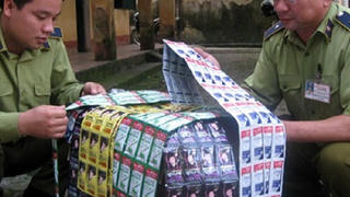 Bắt giữ hàng nghìn gói dầu gội, xả Trung Quốc nhái tràn vào Việt Nam