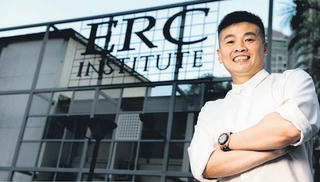 Từ rửa bát thuê trở thành triệu phú Singapore