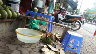 “Rùng mình” công nghệ tẩy trắng dừa tươi ở Hà Nội 