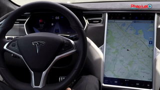 Mỹ yêu cầu Tesla thu hồi 158.000 xe vì lỗi màn hình cảm ứng