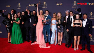 Dàn sao rực rỡ thảm đỏ Emmy 2021 - 'The Crown' toàn thắng mảng chính kịch