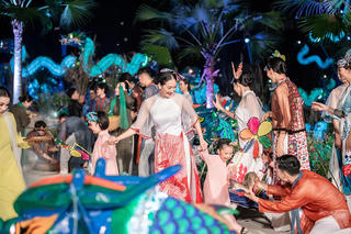 Cảnh sinh hoạt miền biển Quảng Ninh được khéo léo tái hiện trên sân khấu thời trang