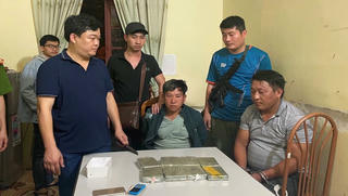Một chiến sỹ công an bị thương khi vây bắt 2 đối tượng vận chuyển heroin