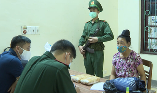 Bắt giữ đối tượng giấu 12.000 viên ma túy trong bao gạo