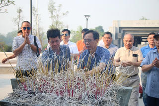 Hội cựu chiến binh Bộ Tư pháp thăm chiến trường xưa tại Điện Biên Phủ