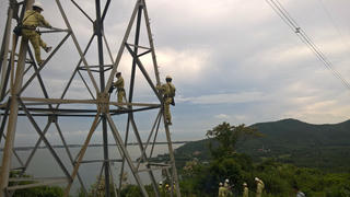 Đường dây 500kV: Kể chuyện ghè đá, đốt đuốc... thi công bên lưng đèo 