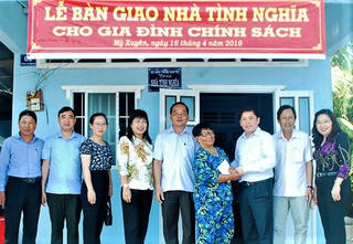 PMU đường Hồ Chí Minh tặng nhà tình nghĩa cho gia đình chính sách ở Sóc Trăng