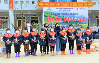 Nghĩa tình ngành Điện ở Huổi Luông