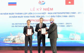 Tổng thống Putin tặng Bằng tri ân cho Vietsovpetro