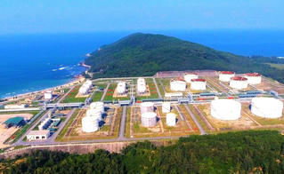 “Sếp” PVN đến Dung Quất giữa lúc chuyện cung xăng, dầu đang "nóng"