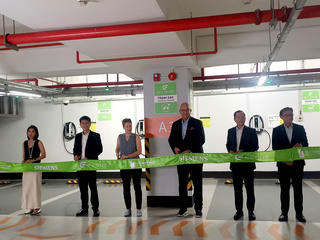 Vận hành trạm sạc ô tô điện công cộng thông minh tại cao ốc ở TP HCM