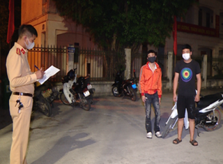 Bắt giữ nhóm “choai choai” chuyên đua xe vào các buổi tối ở Ninh Bình