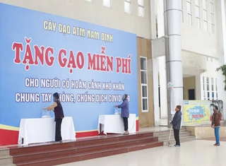 Nam Định tiếp nhận hơn 10 tấn gạo giúp người nghèo vượt qua dịch bệnh