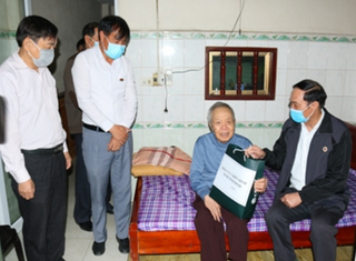 Hội cựu chiến binh tỉnh Ninh Bình thăm, tặng quà hội viên trực tiếp tham gia chiến đấu giải phóng miền Nam