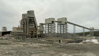 Dân nơm nớp sống cạnh nhà máy vôi như “lò nguyên tử” chỉ có vài bình cứu hỏa mi ni