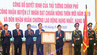 Huyện Lý Nhân đạt chuẩn nông thôn mới và nhận Huân chương Lao động hạng Nhất 