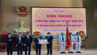 Sở tư pháp tỉnh Hưng Yên đón nhận Huân chương Lao động hạng Nhất