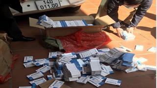 Bắt giữ đối tượng vận chuyển 400 hộp thuốc hỗ trợ điều trị Covid-19 nhập lậu