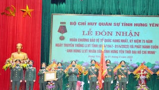 Bộ Chỉ huy Quân sự tỉnh Hưng Yên đón nhận Huân chương Bảo vệ Tổ quốc hạng Nhất