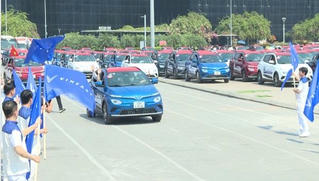 100 xe ô tô điện VF e34 chinh phục địa đầu Tổ Quốc xác lập kỷ lục Việt Nam