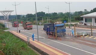 Cửa khẩu cầu Bắc Luân II chính thức thông quan trở lại sau 2 tháng tạm dừng
