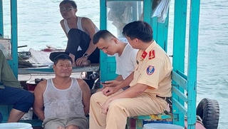 Khởi tố bị can, bắt tạm giam 4 đối tượng chuyên “làm luật” các tàu ra vào cảng ở Cẩm Phả