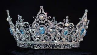 Vương miện Hoa hậu Biển đảo Việt Nam 2022 được đính 3.417 viên kim cương trắng 