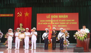 Lữ đoàn 147 (Quân chủng Hải quân) đón nhận Huân chương Bảo vệ Tổ quốc hạng Nhì
