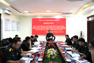 Thiếu tướng Phùng Quốc Tuấn làm việc với Đoàn Đặc nhiệm phòng chống ma túy và tội phạm miền Bắc