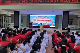 Quảng Ninh tăng cường tuyên truyền luật giao thông cho học sinh