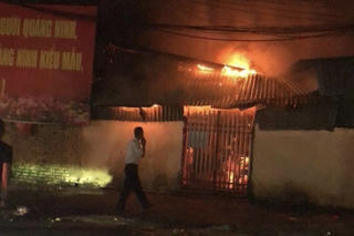 Cẩm Phả (Quảng Ninh): Kịp thời dập tắt đám cháy tại chợ Cửa Ông