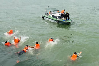 Huy động trên 3.000 người cùng 126 phương tiện hiện đại tập luyện phương án chữa cháy tại Quảng Ninh