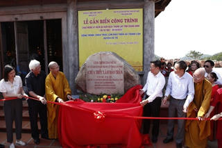 Gắn biển công trình chùa Trúc Lâm đảo Trần