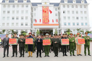 Chủ tịch UBND tỉnh Quảng Ninh thăm, động viên các lực lượng trực Tết