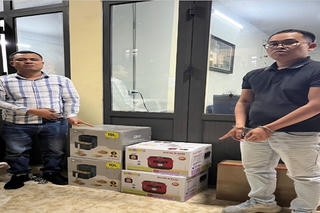 Giả nhân viên điện máy bán hàng rởm không thành, 2 đối tượng cướp luôn 1 nhẫn vàng