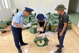 Phát hiện gần 2 tấn xúc xích không rõ nguồn gốc, có dấu hiệu hư hỏng