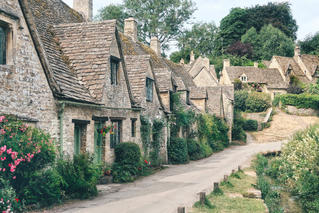 Tham quan làng cổ Bibury - Ngôi làng đẹp nhất nước Anh